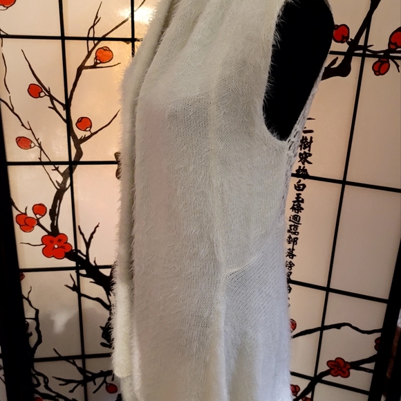 JEANINE PIERRE FUZZY CREAMY LADIES VEST WITH CROCHET BACK/SIZE MEDIUM/ELEGANT - Picture 5 of 13